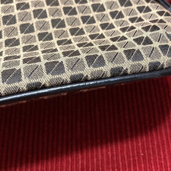 Patterned small wristlet. - Picture 9 of 9